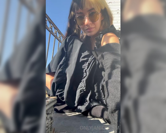 Janice Griffith aka Rejaniced OnlyFans - Flashing on a balcony in Paris