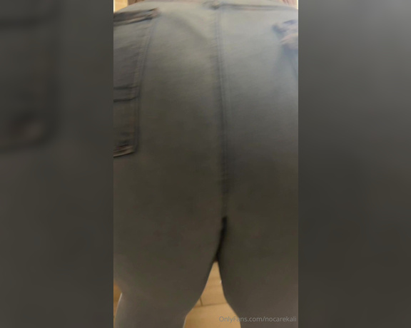Kali aka Nocarekali OnlyFans - Jeans, baby oil, back shots, a facial Most of your favorite things