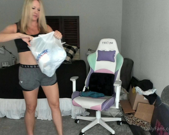 Only Fangs aka Itsonlyfangs OnlyFans - Got some new yoga style workout shorts that are super tight and I LOVE them!! Check out the haul!