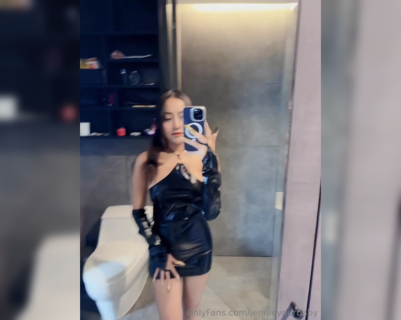 Jasmine aka Jasminebabegirl OnlyFans - Should i show more of my ass in this latex outfit