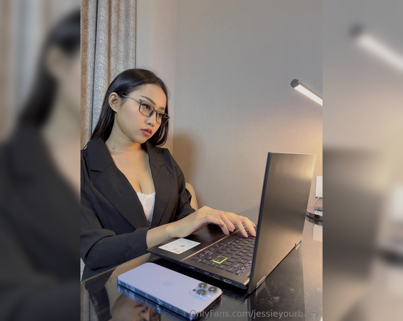 Jasmine aka Jasminebabegirl OnlyFans - How is how i got aroused while reading those msgs