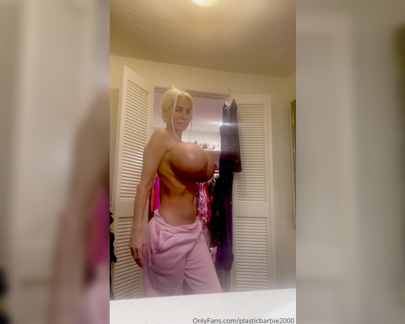 Bombshell Skyler aka Plasticbarbie2000 OnlyFans - Boobies 101