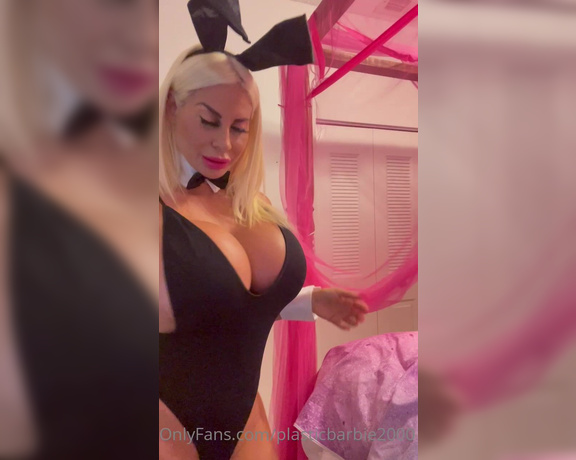 Bombshell Skyler aka Plasticbarbie2000 OnlyFans - Let’s get u loves in the Easter bunny Mood here is my sexy oil up playing with my kitty on the bed (