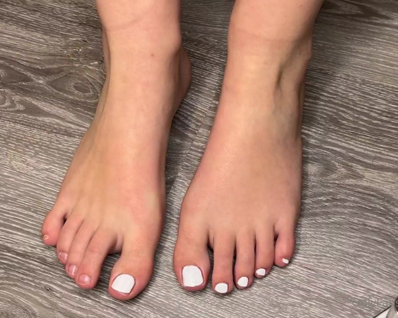 Clover Fae aka Cloverfae OnlyFans - Winter Toenails part 1 Just painting them