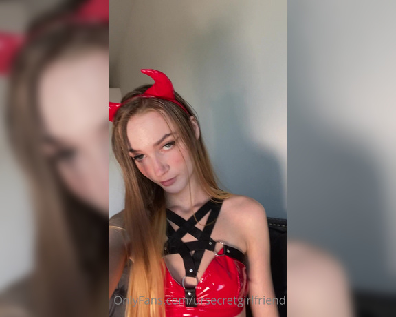 Pyra Fae aka Ursecretgirlfriend OnlyFans - My facesitting collection so far I know a lot of you like these birds so I wanted to make them 23