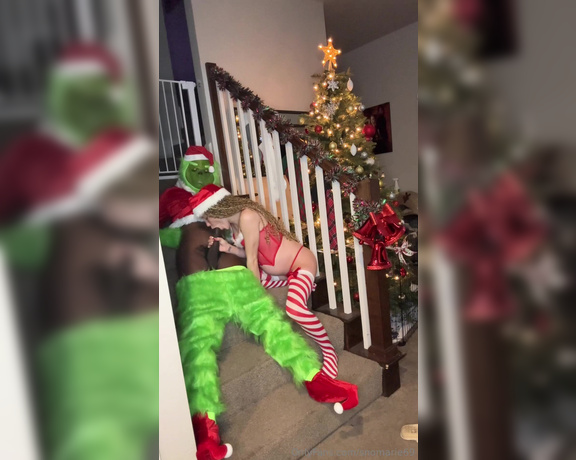 Sno Marie aka Snomarie69 OnlyFans - I love sucking the grinch big black dick