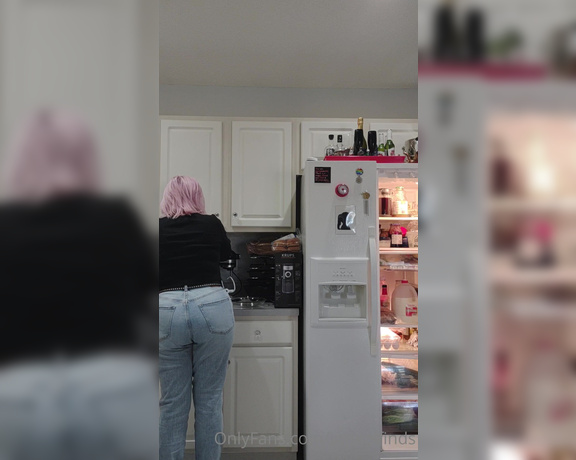 Lorelei Finds aka Loreleifinds OnlyFans - Just making my lunch Do yall make your lunch or usually grab something out If your OTR do you do