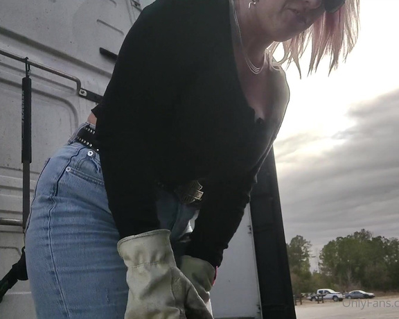 Lorelei Finds aka Loreleifinds OnlyFans - Just got back to the yard Time to drop and hook #trucking #trucker #hottrucker #truckinglife #di 1
