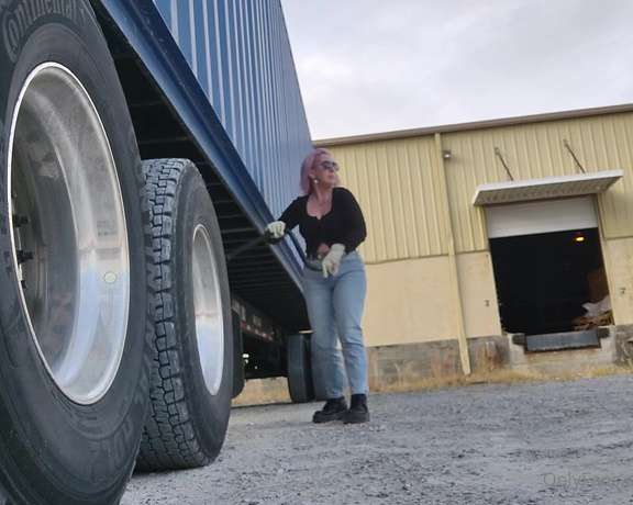Lorelei Finds aka Loreleifinds OnlyFans - Just got back to the yard Time to drop and hook #trucking #trucker #hottrucker #truckinglife #di 1