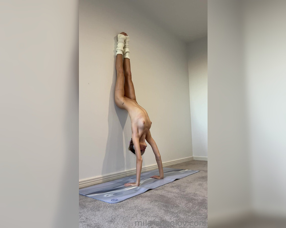 Mila Sobolov aka Milasobolov OnlyFans - I totally forgot to post this!! I’ve actually been practicing my wall stands every day, and I filmed