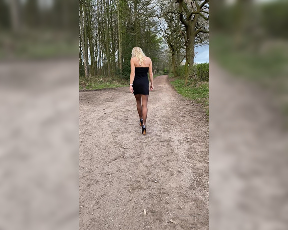 TaraGirl -  Little walk in the woods this will go on the witter too xx