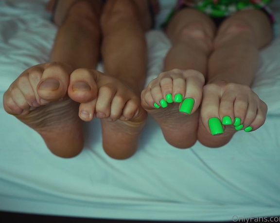 Toetally Devine -  Something a little different for my page.. some bi JOI encouragement with myself and @feet