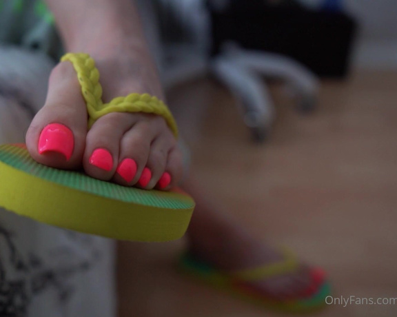 Toetally Devine -  Being a troublemaker as usual Tags edging, gooning, JOI, foot tease, pink pedi