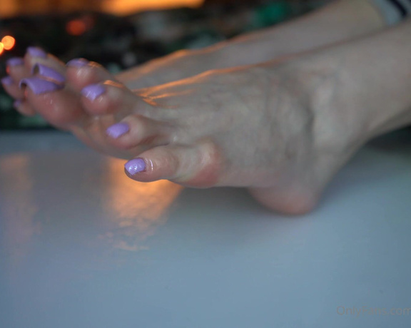 Toetally Devine -  Oily lilac toes