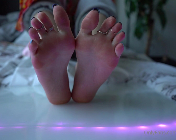 Toetally Devine -  Because you guys have been responding really well to my trance mind control clips I swappe
