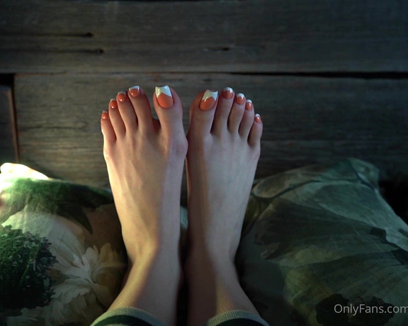 Toetally Devine -  One of you requested more of this pedi so I dug up something from my archives . Simple