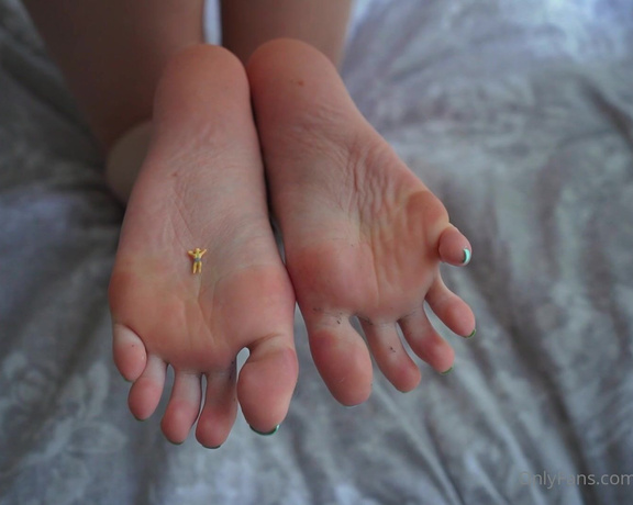 Toetally Devine -  Goddess makes for a very mean footbed