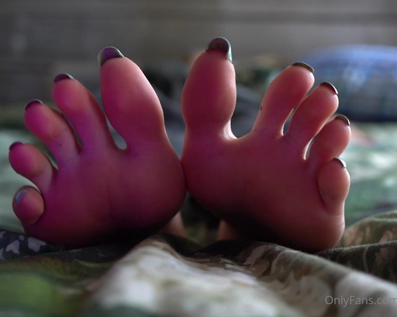 Toetally Devine -  Feet POV while I make myself cum