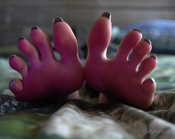 Toetally Devine -  Feet POV while I make myself cum