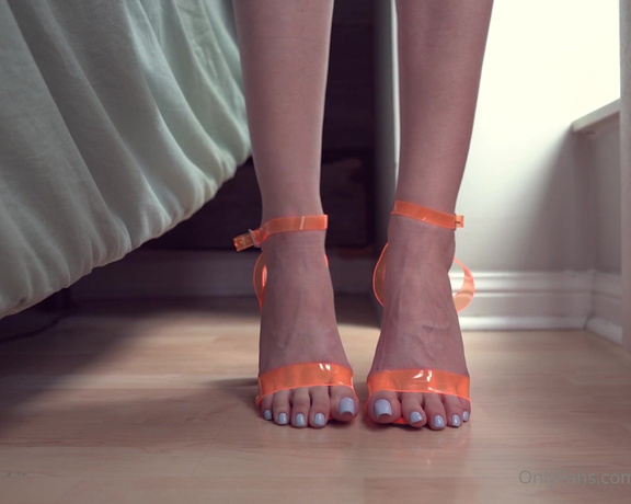Toetally Devine -  Walking in cliffhangers Tags heels, orange heels, blue pedi, cliffhanger toes
