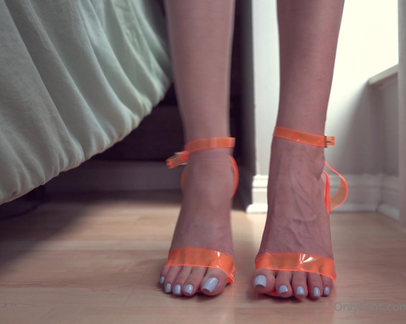 Toetally Devine -  Walking in cliffhangers Tags heels, orange heels, blue pedi, cliffhanger toes