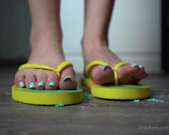 Toetally Devine -  Flip flops vs chewing gum