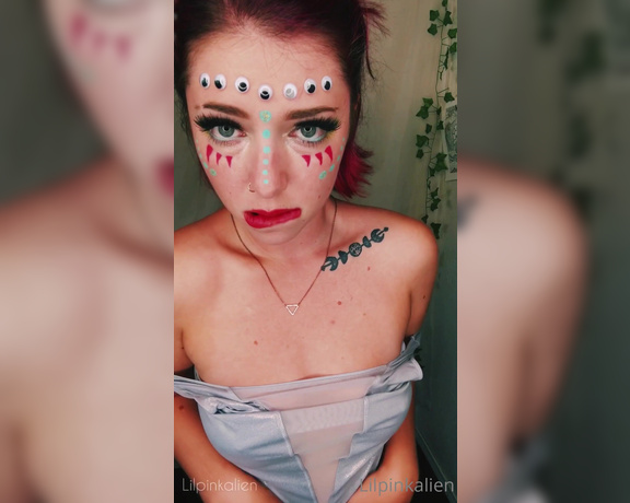 Lilpinkalien -  Really showing my alien side The full minute video features lots of nerdy dirty talk