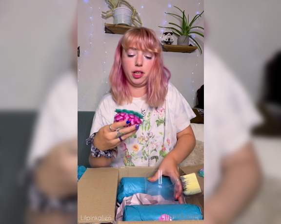 Lilpinkalien -  Very excited to show you my unboxing video for the toys that were sent to me by fauxphallus. ( https