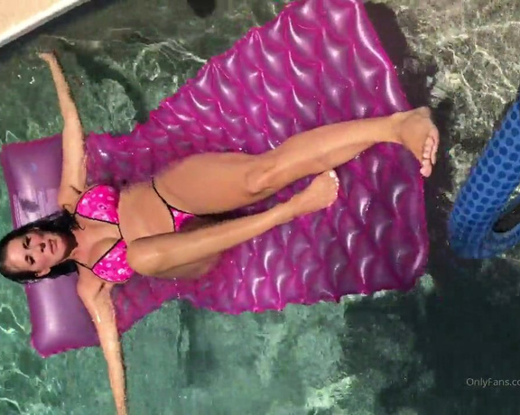 Reagan Foxx aka Thereaganfoxx OnlyFans - Hi FoxxNationyou know how much I love my cute sexy swimming pool and Im sure you remember the