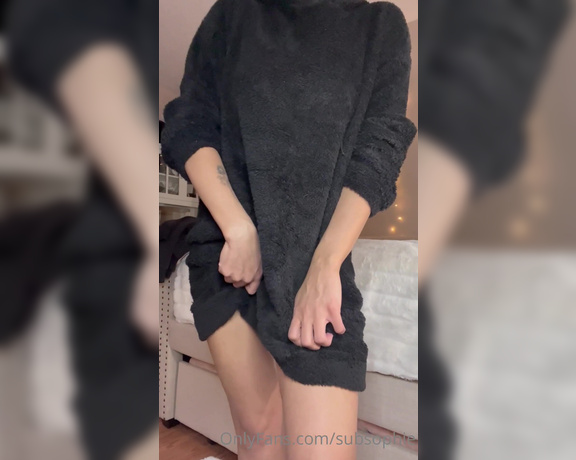 Soph aka Subsophie OnlyFans - Bedtime booty come take this hoodie off of me, babe