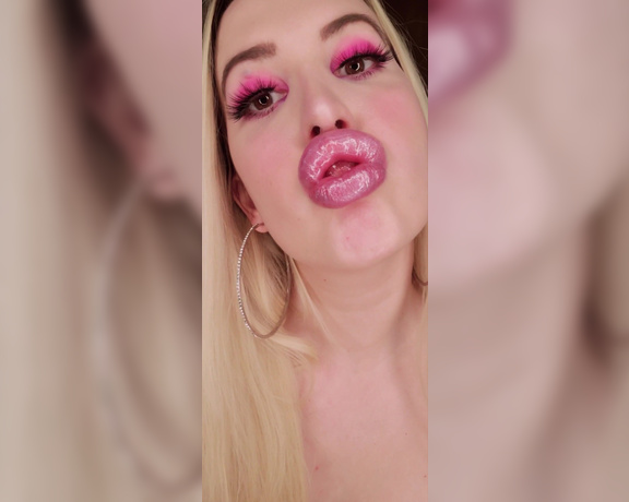 Vivian Rose aka Vivianroseofficial OnlyFans - Lipgloss Application and kisses Video Since many of you voted for Videos in the latest poll, I