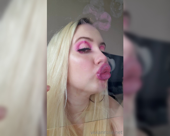 Vivian Rose aka Vivianroseofficial OnlyFans - Did this glass kissing video in mid 2021 and absolutely forgot to post it So here it is now I also