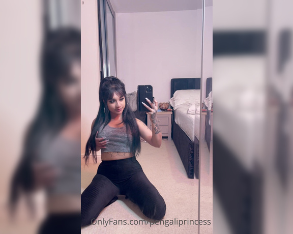 Yasmina Khan aka Pengaliprincess OnlyFans - Day 5 with no sleep and getting absolutely wasted I did have plans with doing content with other