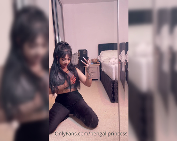 Yasmina Khan aka Pengaliprincess OnlyFans - Day 5 with no sleep and getting absolutely wasted I did have plans with doing content with other