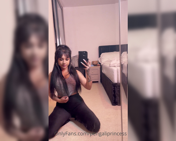 Yasmina Khan aka Pengaliprincess OnlyFans - Day 5 with no sleep and getting absolutely wasted I did have plans with doing content with other