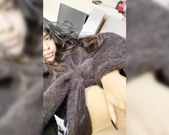 Yasmina Khan aka Pengaliprincess OnlyFans - Who likes my new dressing gown