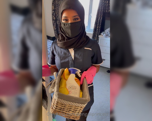 Yasmina Khan aka Pengaliprincess OnlyFans - Hijabi cleaner is desperate for cash