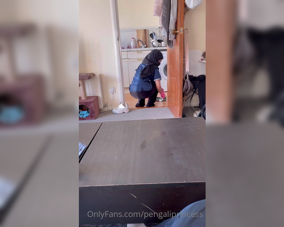 Yasmina Khan aka Pengaliprincess OnlyFans - Hijabi cleaner is desperate for cash