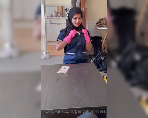 Yasmina Khan aka Pengaliprincess OnlyFans - Hijabi cleaner is desperate for cash