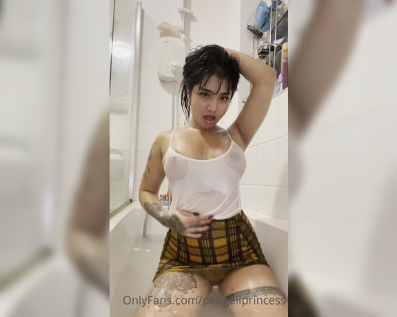 Yasmina Khan aka Pengaliprincess OnlyFans - So I did a custom for one of my subs in this outfit in the bath and I wasn’t ready to get out so did