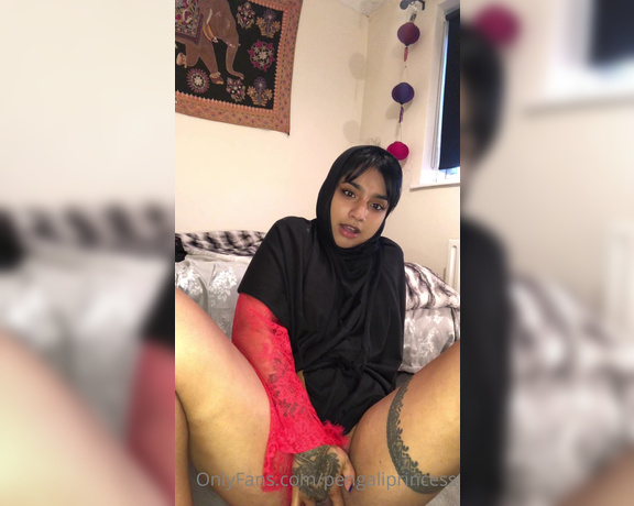 Yasmina Khan aka Pengaliprincess OnlyFans - Fuck I made myself so horny while taking this vid, look how wet I am! First video with my foot injur