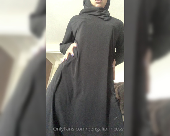 Yasmina Khan aka Pengaliprincess OnlyFans - Who likes my cum stained abaya