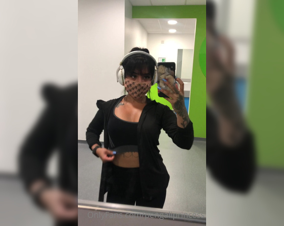 Yasmina Khan aka Pengaliprincess OnlyFans - Who wants to bend me over and fuck me in the gym changing rooms after a sweaty workout