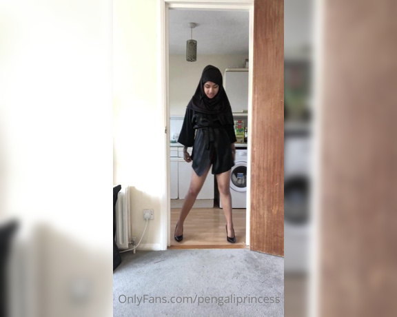 Yasmina Khan aka Pengaliprincess OnlyFans - Trying to seduce my pervy stepdad into fucking me by showing my skin and wearing sexy nightwear whil