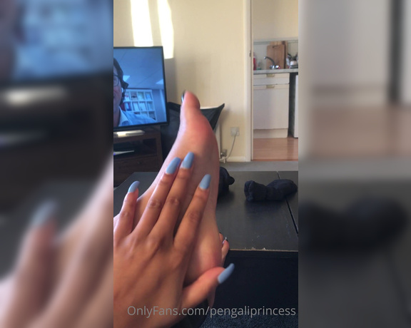 Yasmina Khan aka Pengaliprincess OnlyFans - Can someone give me a foot rub please