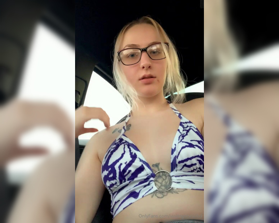 Violet Jade aka Violetgetsrailed OnlyFans - Chillin in da car