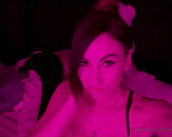 Artemisia Love aka Artemisialove101 OnlyFans - Ciao guys!! the weekend is almost here…