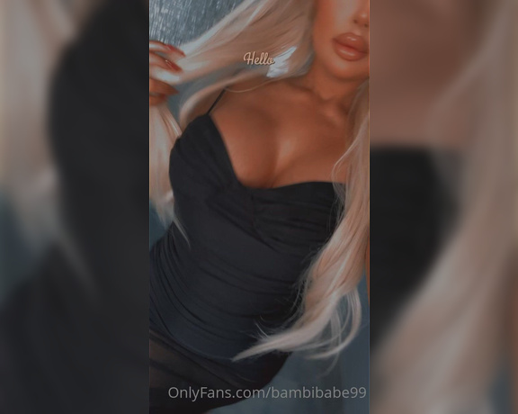 Curvy Aussie babe aka Bambibabe99 OnlyFans - Too risky for town