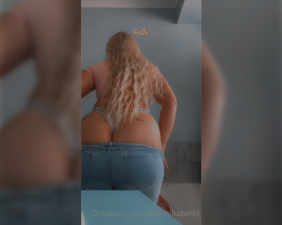 Curvy Aussie babe aka Bambibabe99 OnlyFans - Big booty problems Let me sit on your face please daddy