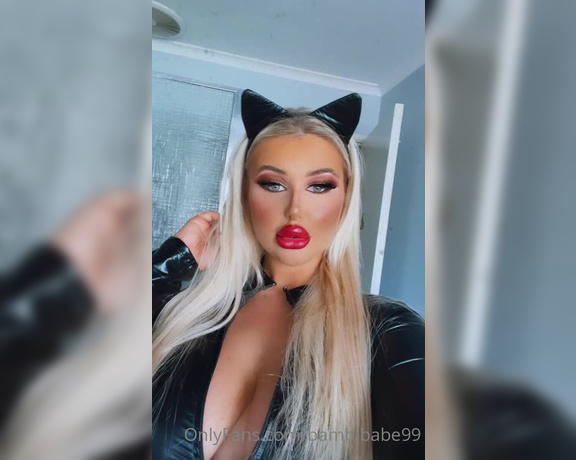 Curvy Aussie babe aka Bambibabe99 OnlyFans - I’ve been a good little kitty cat